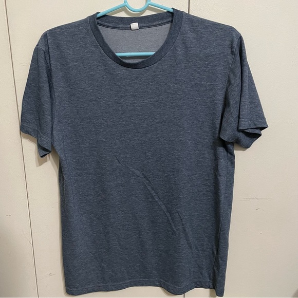🤝 Uniqlo Blue T-Shirt 🤝 - Picture 1 of 2
